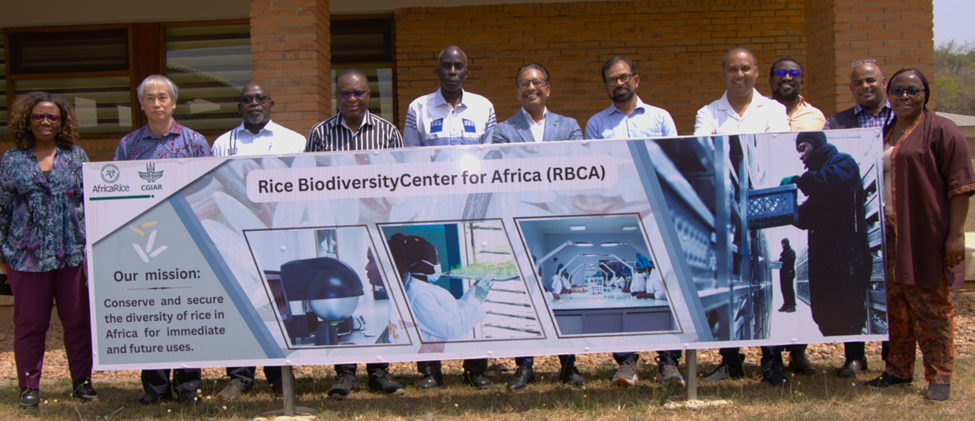 Olam Agri and AfricaRice teams at the end of the visit. (Credit: AfricaRice)